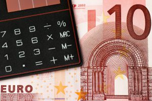 <p>图片来源：<a href="https://pixabay.com/en/money-euro-coin-coins-bank-note-167741/" target="_blank">AlexanderStein</a></p>