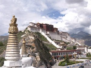 <p>The Potala Palace in Llasa. Days with clear views of the Himalayas are becoming rarer due to the heavy &#8220;brown clouds&#8221; blowing in (Image by sovietmole)</p>