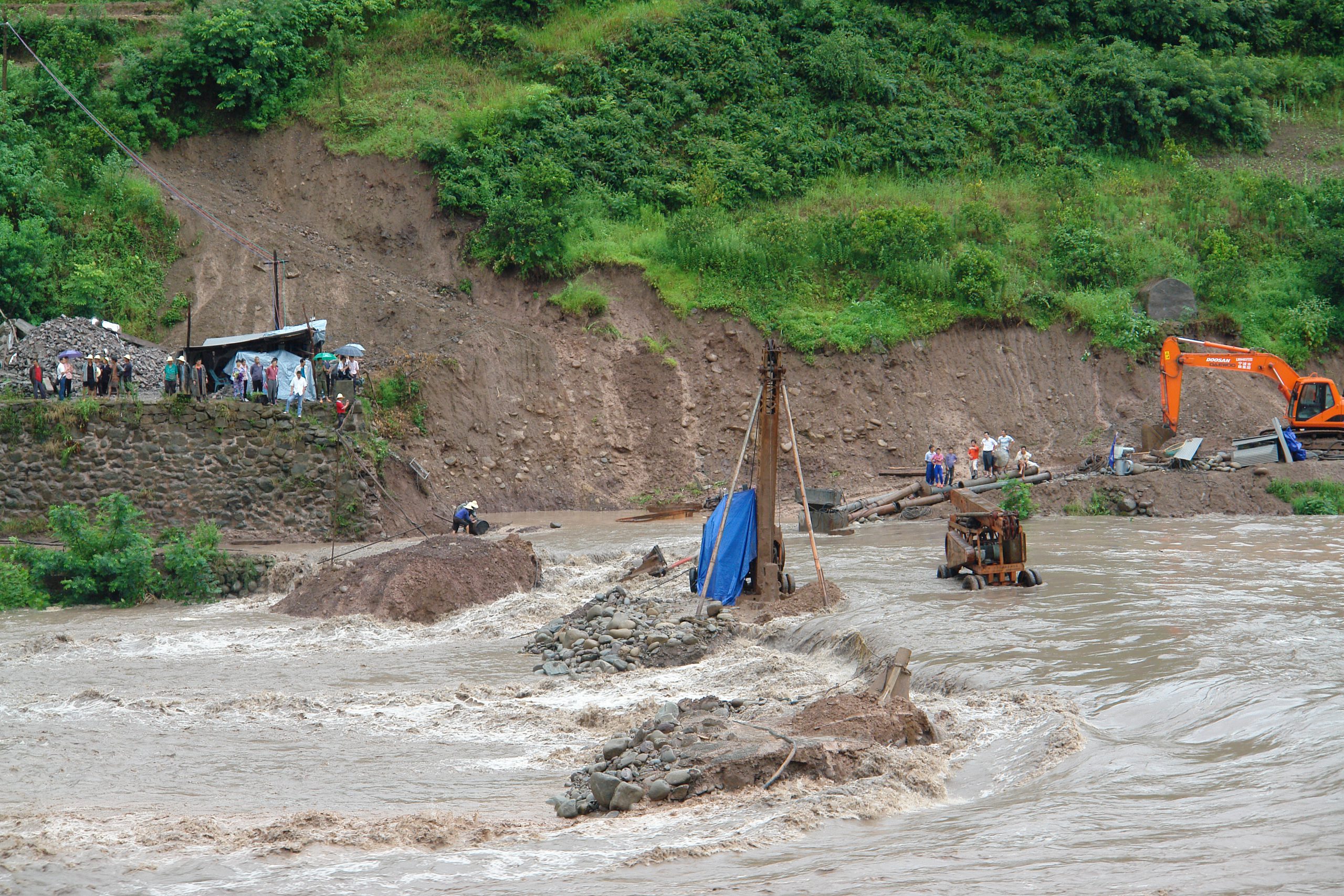 <p>巨型水库、水面面积扩大、库岸再造频繁等都会加剧发生地质灾害的可能性。（图片来源：杨勇）</p>