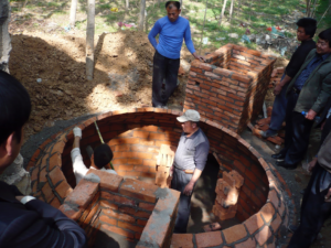 <p>Training programme in biogas digester construction in Shandong province (Image: Karen Mancl)</p>