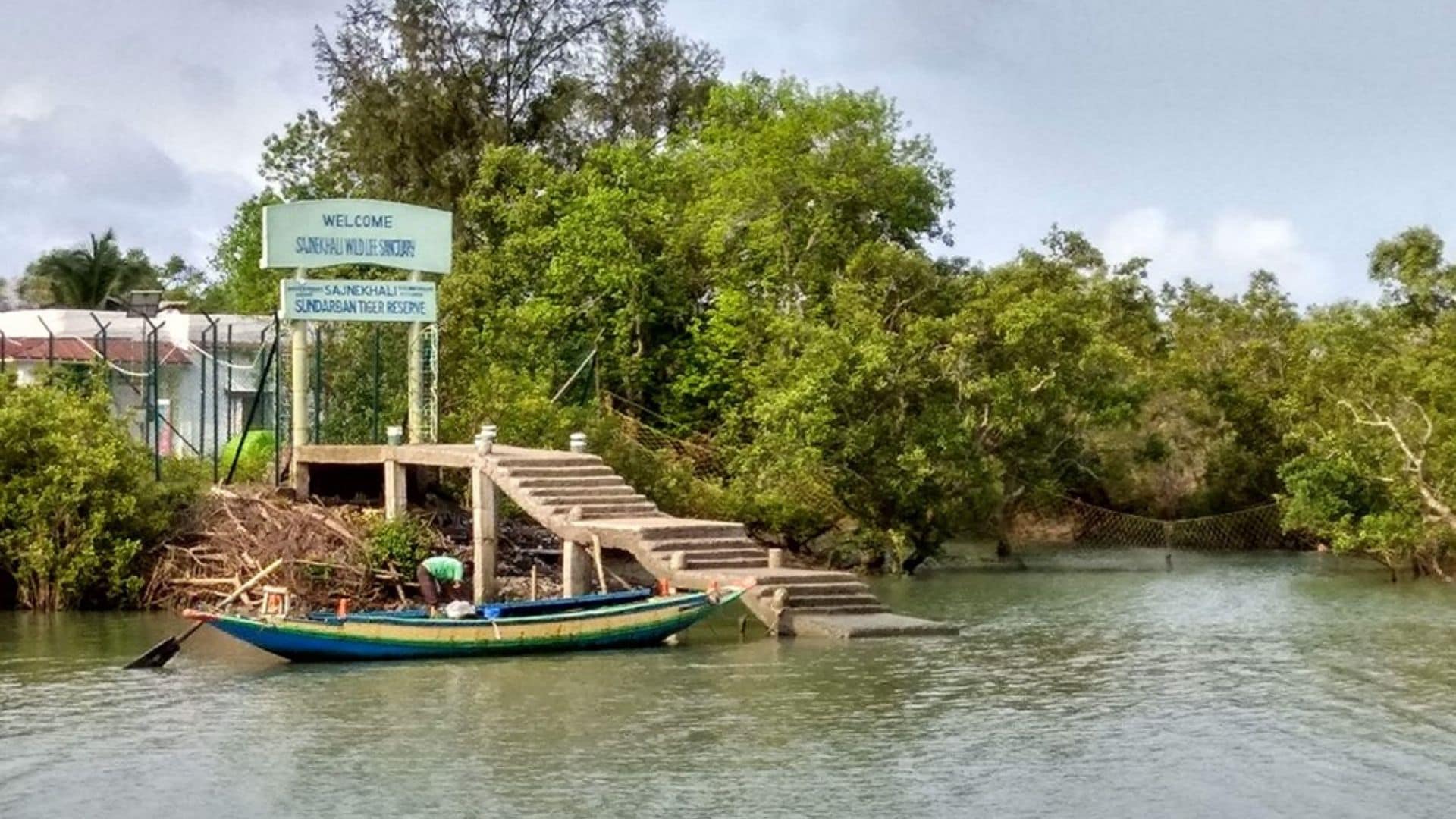 <p>One of the few concrete jetties in the Indian part of the Sundarbans, at the entrance to the Sajnekhali wildlife sanctuary [image by: CUTS]</p>