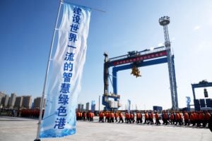 china-hydrogen-powered-crane-port-qingdao