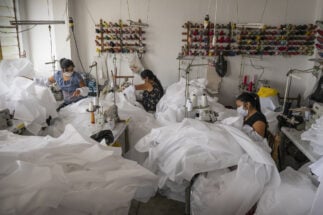 <p>El sector textil ha sido uno de los más afectados por el Covid-19 y la recesión económica en el Perú. Las mujeres han perdido más trabajos en los últimos meses que los hombres. (Imagen: Leslie Moreno Custodio)</p>
