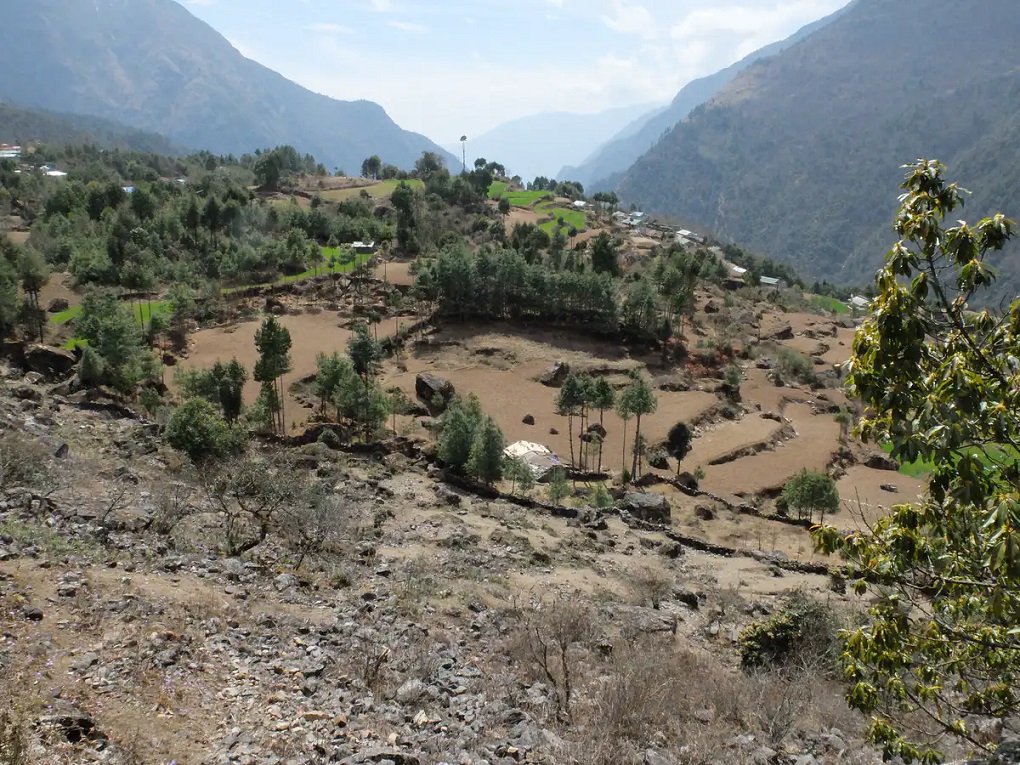 Dry fields in the Khumbu valley in Nepal before the summer monsoon [image by: Ann Rowan]