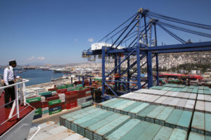<p>希腊比雷埃夫斯港。图片来源：Alamy</p>