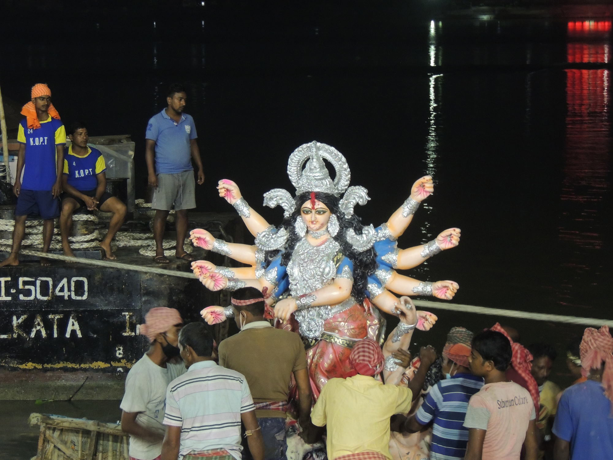 idol immersion scene on the bank of the Hooghly in Kolkata [Image by: Jayanta Basu]