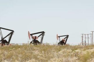 <p>Production continues at the Vaca Muerta fields in Neuquén province, Argentina. President Fernández wants to expand the nation&#8217;s pipeline network, but analysts doubt its merits and feasibility. (Image: Nick World Photo / Alamy)</p>