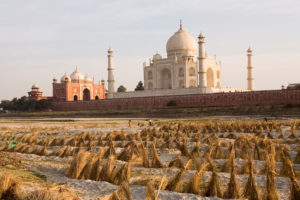 Yamuna river, Taj Mahal, Neil McAllister / Alamy