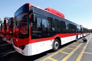 <p>Santiago&#8217;s new electric bus fleet, manufactured by China&#8217;s BYD, arrives in Santiago (image: Alamy)</p>