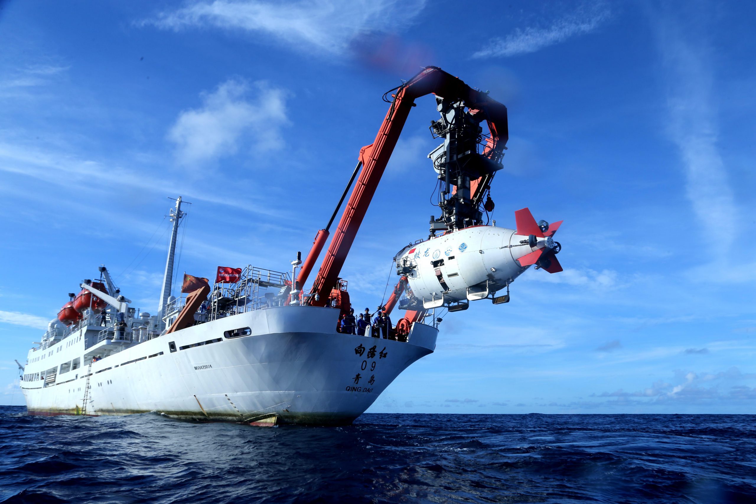 <p>The Xiang Yang Hong 09 research vessel prepares to launch China’s largest manned deep-sea submersible, the Jiaolong (Image: Alamy)</p>