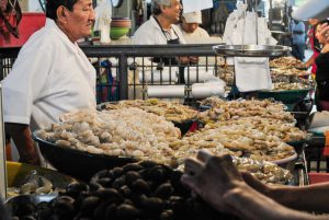 <p>厄瓜多尔瓜亚基尔市的海鲜市场。 图片来源: Alamy</p>