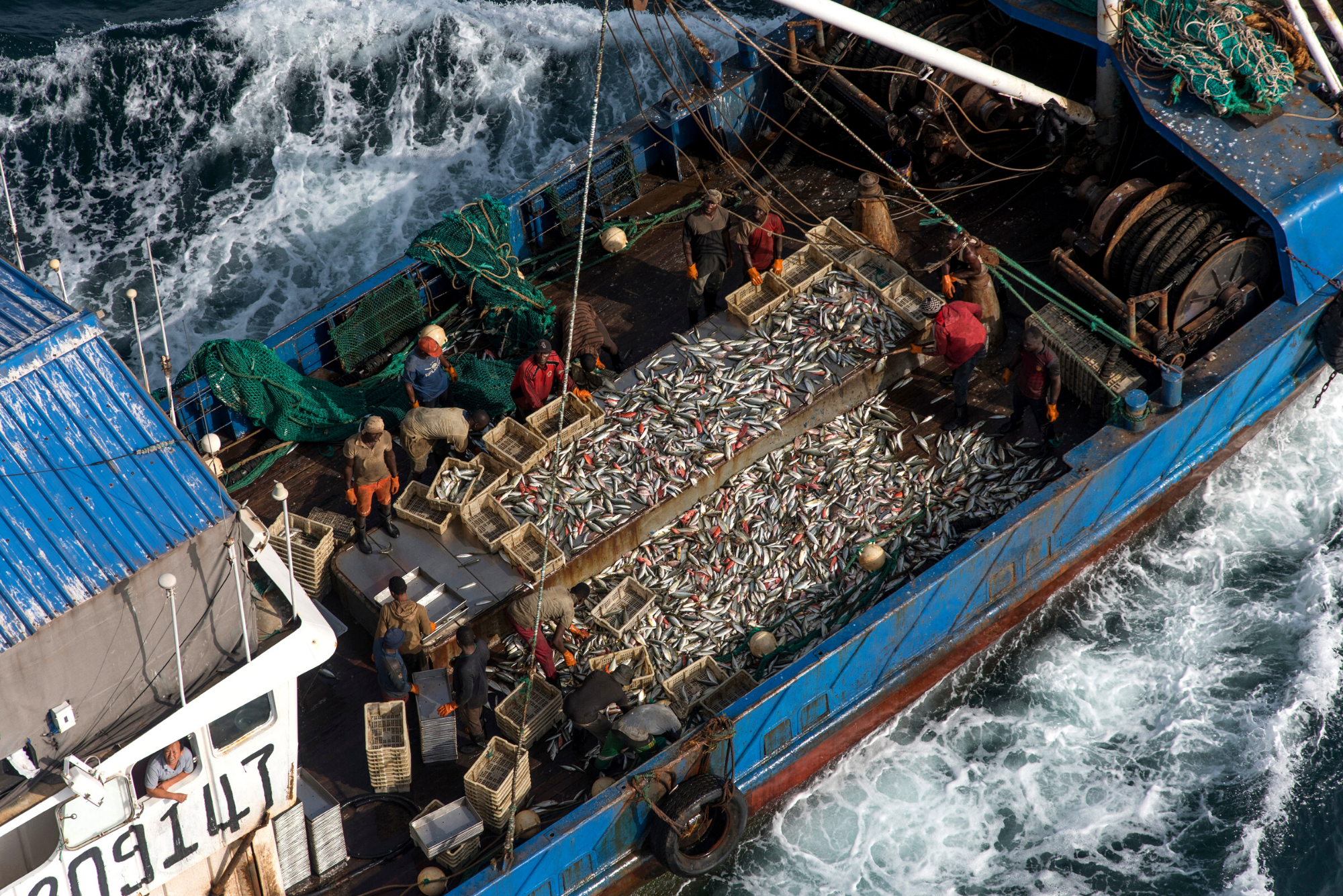 <p>Chinese fishing boat Bo Yuan 1 in Guinea, West Africa (Image: <a href="https://media.greenpeace.org/archive/Chinese-Fishing-Vessel-in-Guinea-27MZIFJJEKSON.html">Pierre Gleizes / Greenpeace</a>)</p>