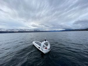 <p>这款太阳能海洋无人机完全依靠可再生能源，<wbr />可以运行数月收集海洋数据。图片来源：Open Ocean Robotics</p>