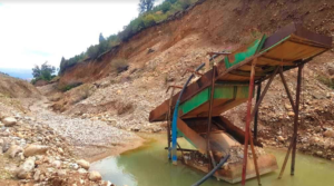 The Suuluu-Tegerek field in the Chatkal region has been mercilessly exploited by investors for a long time. The river bed has been destroyed, impacted local flora and fauna, landscape at the foot of the mountains has changed