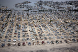 <p>2012年，桑迪飓风过境后的新泽西一片狼藉。图片来源 © Tim Aubry / Greenpeace</p>
