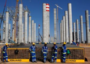 <p>穆西纳-马卡多经济特区计划包括新建一座3300兆瓦的燃煤电厂，这将对南非履行其减排承诺造成严重影响。图片来源：Siphiwe Sibeko / Alamy</p>
