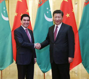 <p>Chinese President Xi Jinping (right) shakes hands with Turkmenistan President Gurbanguly Berdymuhamedov in Beijing in this photo from 2015. (Image: Alamy)</p>