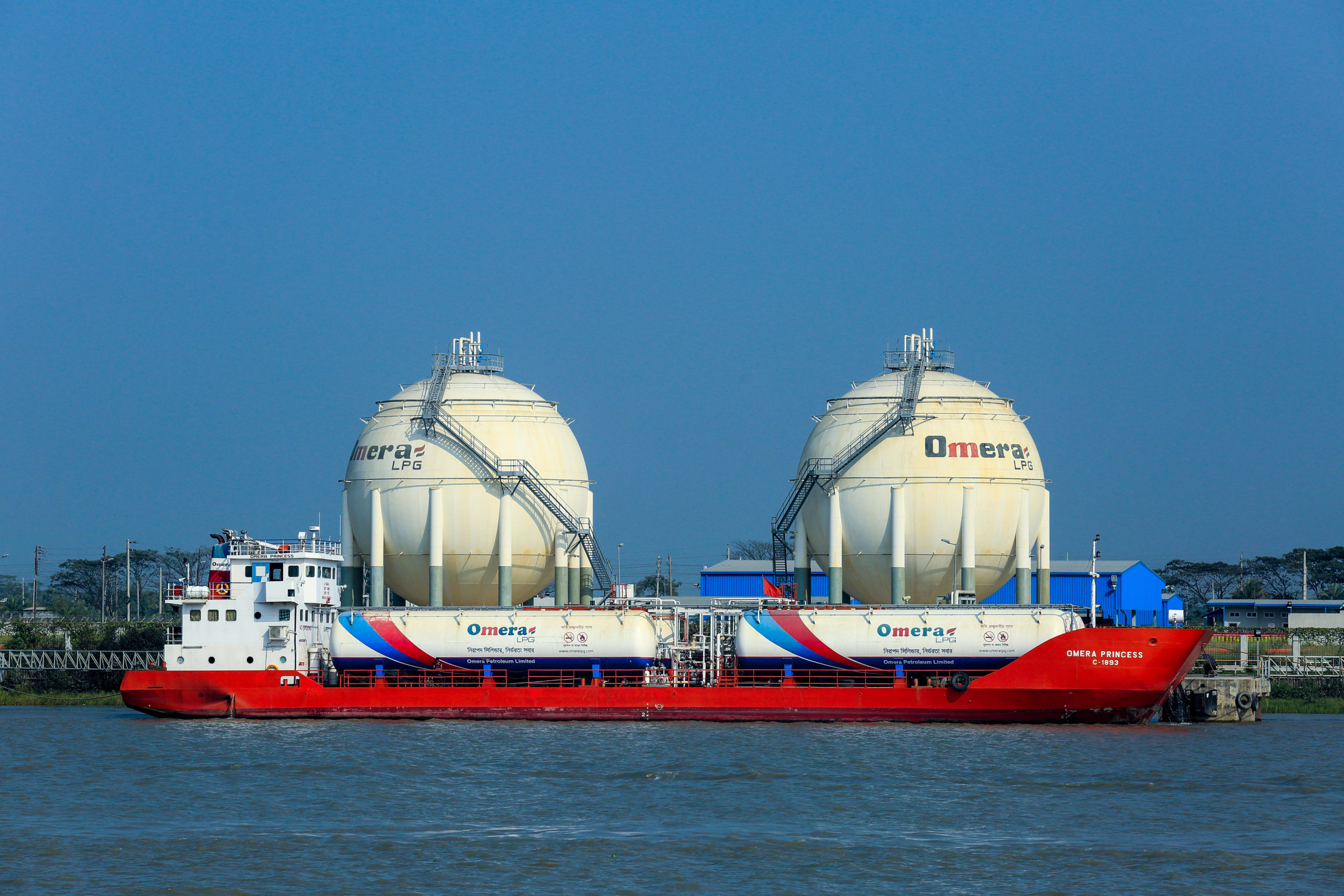 <p>A gas storage site on the Pasure River in Bangladesh. The Asian Development Bank will continue to fund gas projects, as long as they meet five new conditions (Image: Muhammad Mostafigur Rahman / Alamy)</p>
