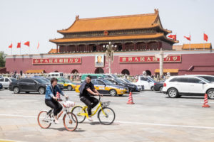 mobike ofo cyclists in front of tiananmen