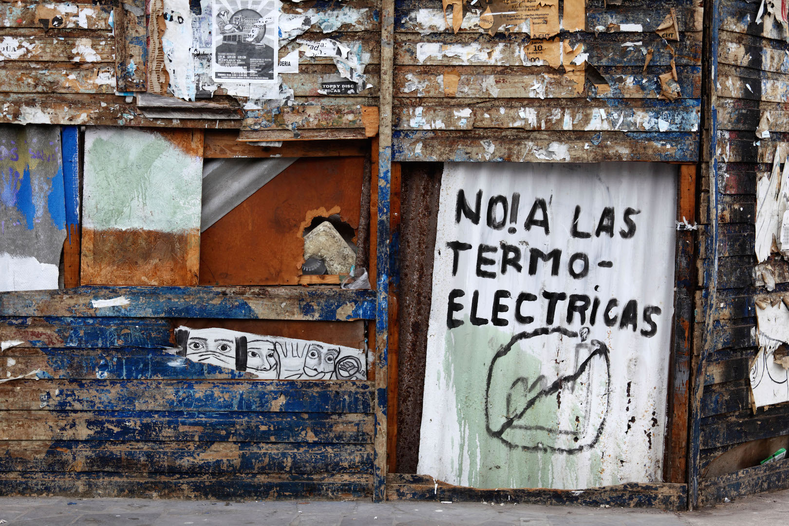 Graffiti saying "no to thermoelectric plants".