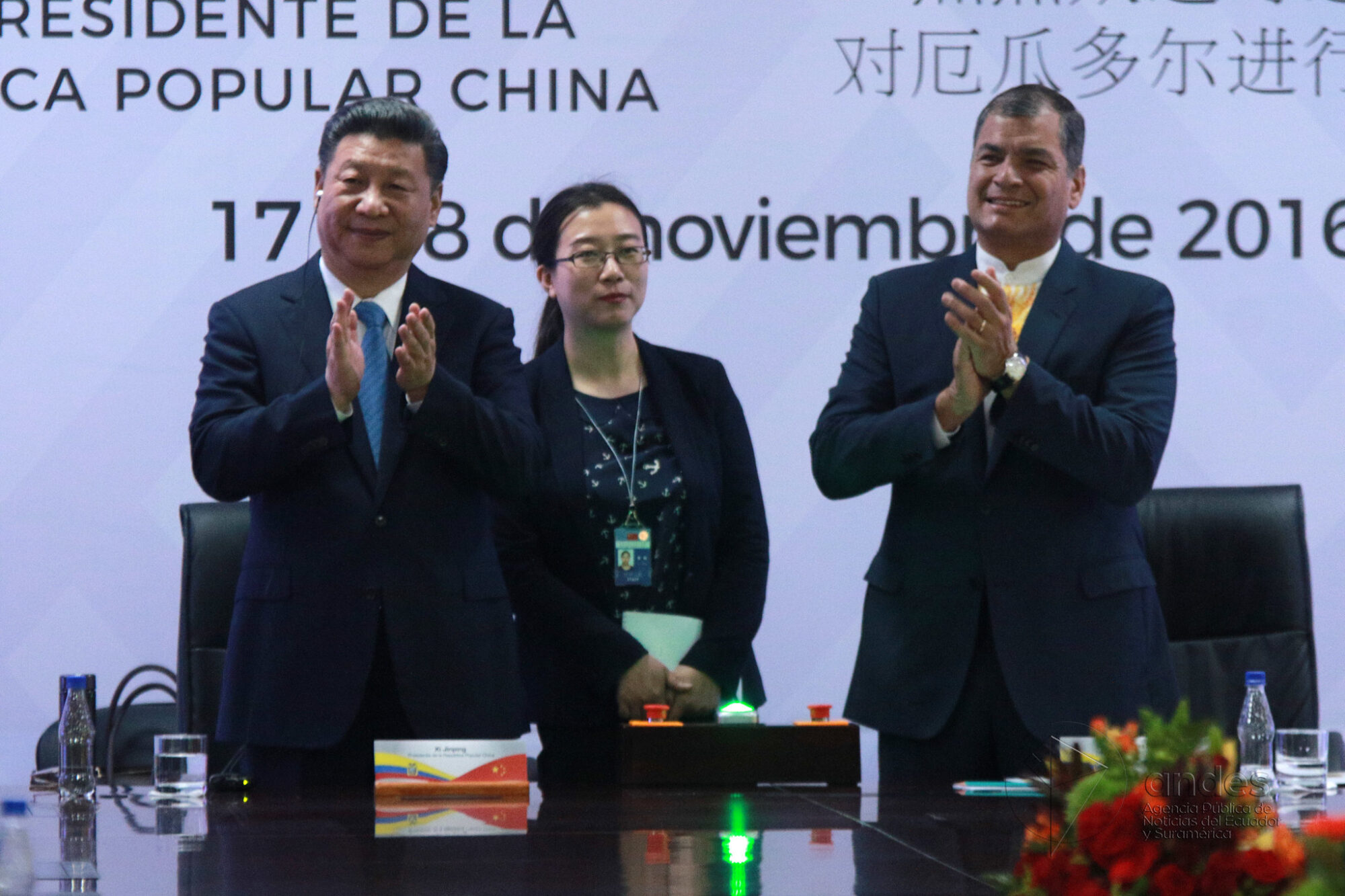 Chinese Ambassador Chen Guoyou and President Guillermo Lasso