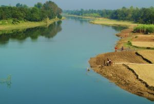 <p>There have been successes in restoring the Boral river in northwest Bangladesh, seen here near Arani rail station, although the pandemic has reversed some progress (Image: Shmunmun / Wikimedia Commons)</p>