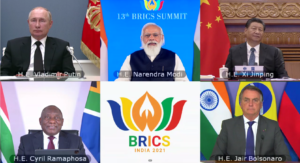 <p>No dia 9 setembro, décima terceira cúpula foi realizada virtualmente. Da direita para a esquerda, Xi Jinping (China), Narenda Modi (Índia), Vladimir Putin (Rússia), Jair Bolsonaro (Brasil) e Cyril Ramaphosa (África do Sul) (Imagem: Divulgação Cúpula dos Brics)</p>
<p>&nbsp;</p>
<p>&nbsp;</p>