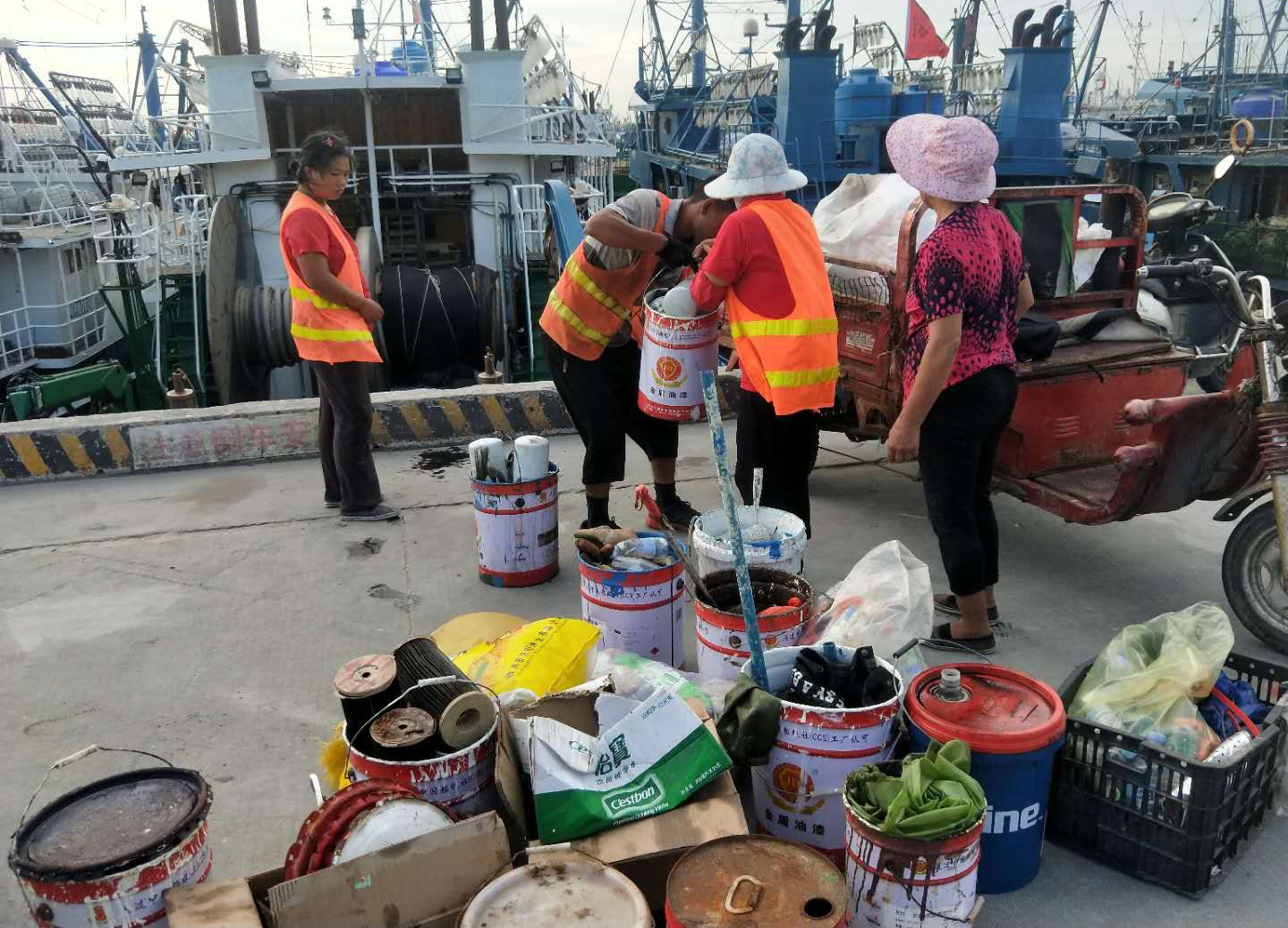 Fujian fishers, waster engine oil, China
