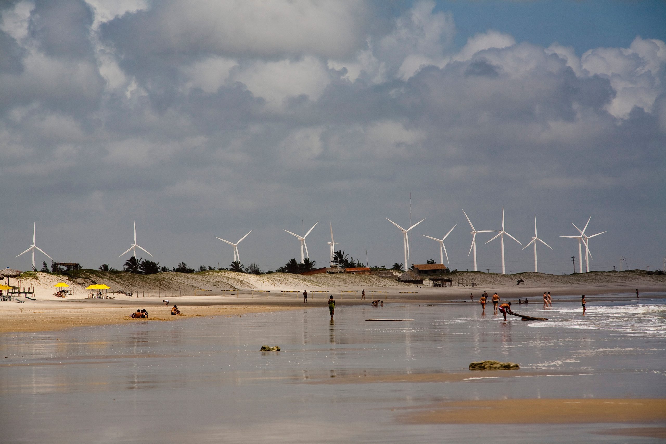 parques eólico en la Praia de Morro Branco