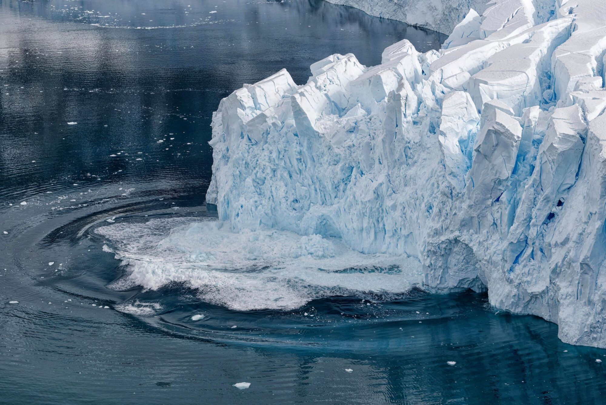 <p>In our warming world, ice sheet melt is primarily responsible for the increase in the rate of sea level rise since the 1990s. (Image: Andreas Alexander / Alamy)</p>