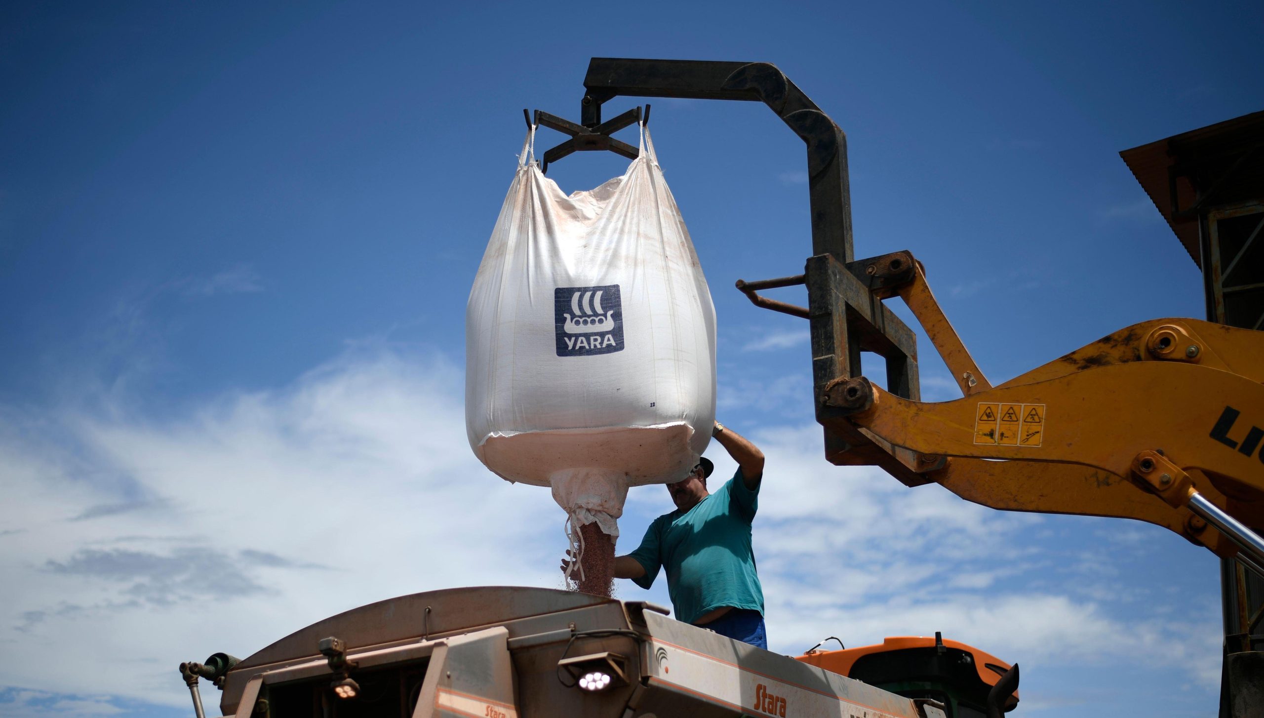 <p>A farm worker loads fertiliser onto a tractor in the state of Goias, Brazil. War in Ukraine has deepened the global fertiliser crisis that was already impacting farmers in Brazil, with some fearing this may hit productivity, harvests and prices. (Image: Mateus Bonomi / Sipa US / Alamy)</p>