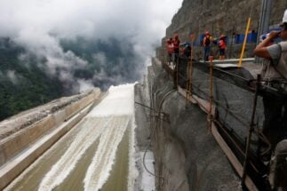 <p><span style="font-weight: 400;">La construcción de la planta hidroeléctrica de Ituango, Colombia, la represa hidroeléctrica más grande de Colombia. Se calculaba empezar a generar energía en julio de este año, pero lo acaban de posponer para fines de noviembre (Imagen: Luisa Gonzalez / Alamy)</span></p>