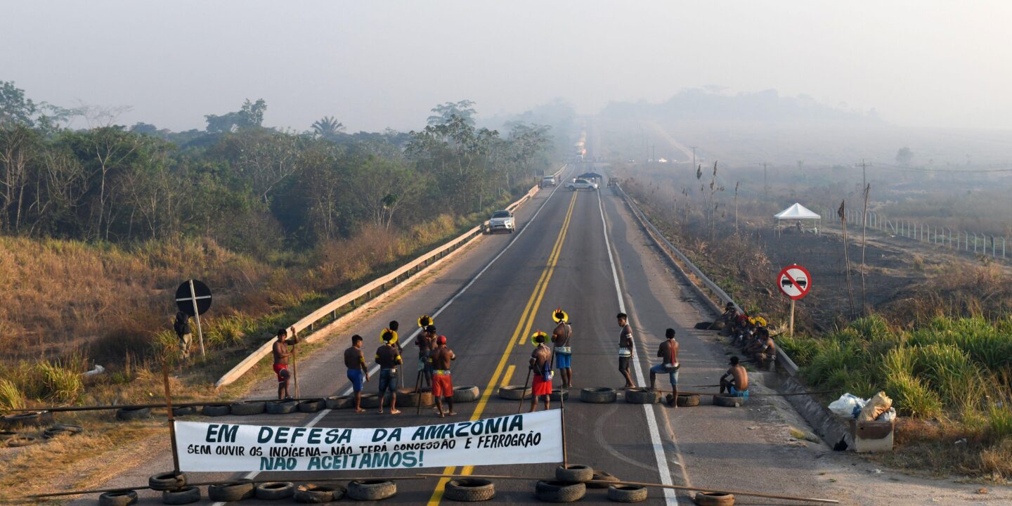 protesto contra o avanço das ferrovias na Amazônia brasileira