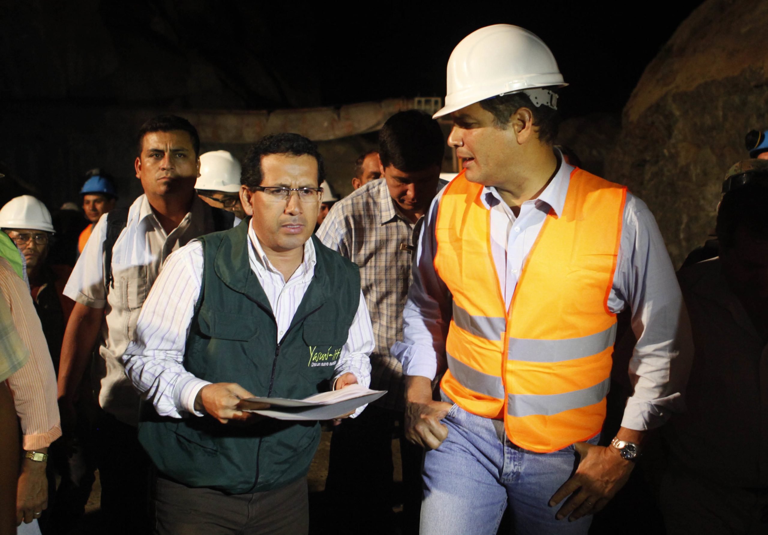 Rafael Correa visita o canteiro de obras da usina hidrelétrica de Toachi Piláton