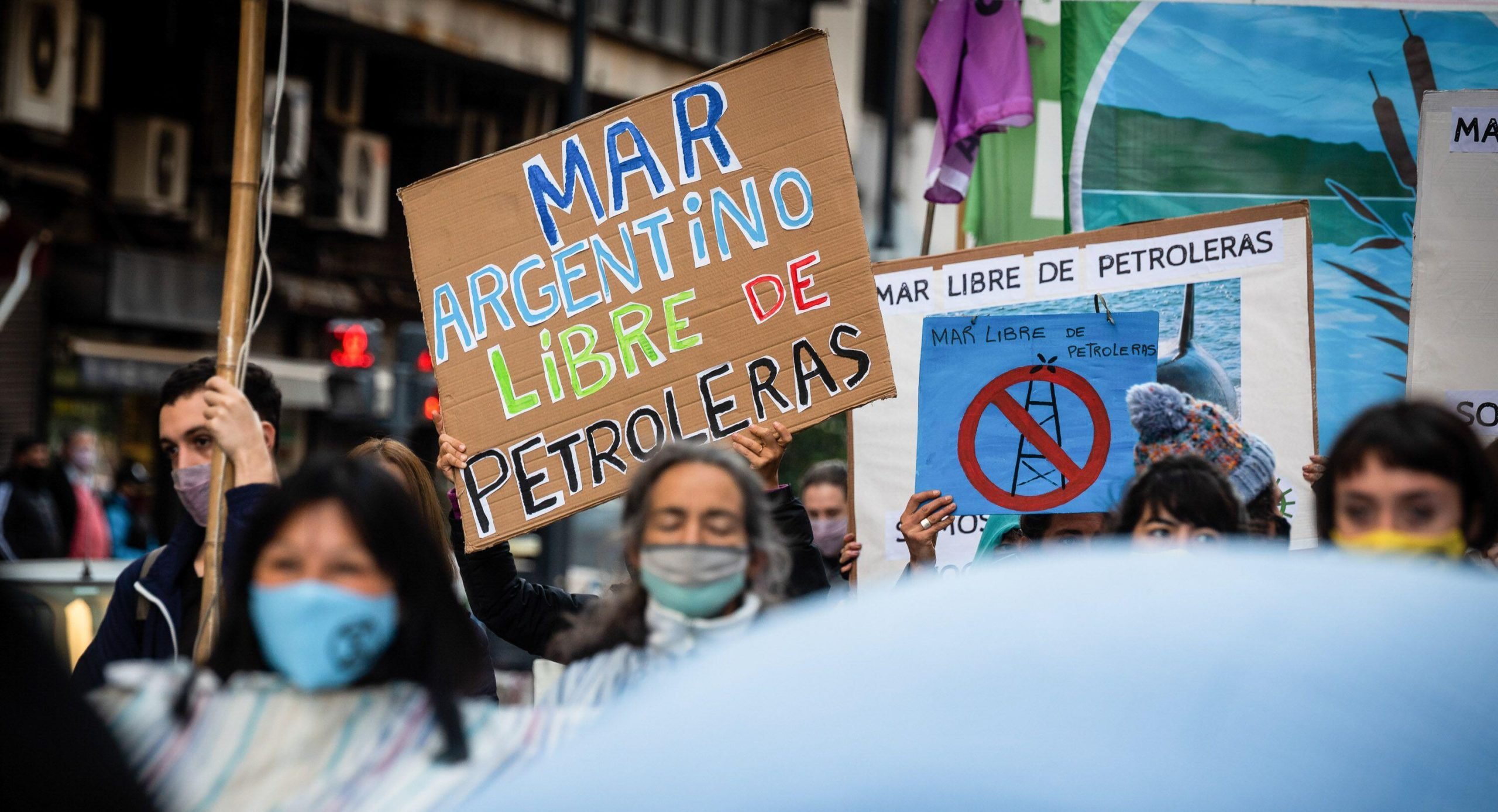 <p>Protestors hold placards calling for an “Argentine Sea free from oil companies”, at a march in Buenos Aires, July 2021. The Argentine government has in recent years awarded tenders to 13 companies to explore for offshore oil in the country’s waters (Image: ZUMA Press / Alamy)</p>