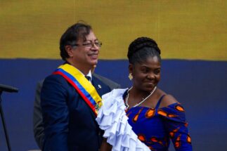 <p>O novo presidente da Colômbia, Gustavo Petro (esquerda) e a vice-presidente Francia Márquez (direita) no evento de posse em Bogotá, em 7 de agosto de 2022. A chapa fez uma série de compromissos com a pauta ambiental durante a campanha eleitoral (Imagem: Long Visual Press / Alamy)</p>