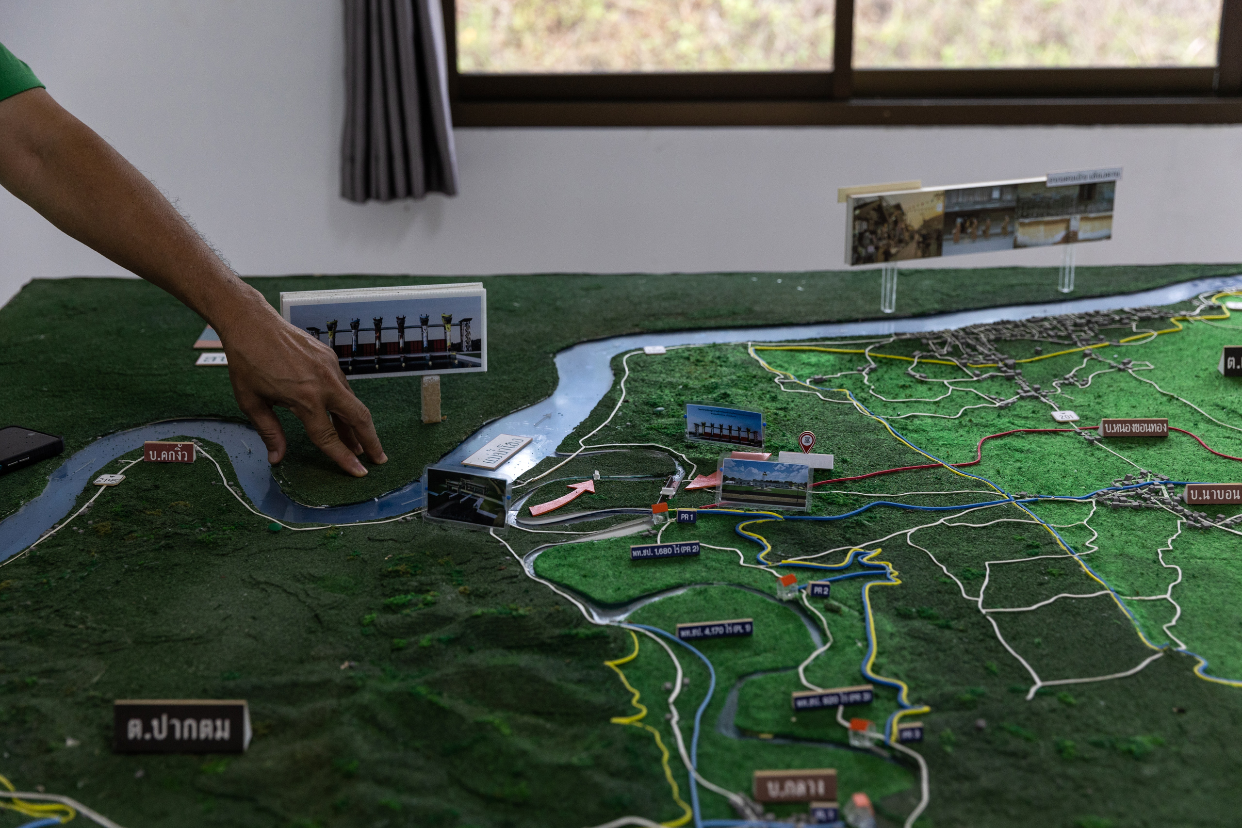 A model of the Sri Song Rak sluice gate in the construction site’s office