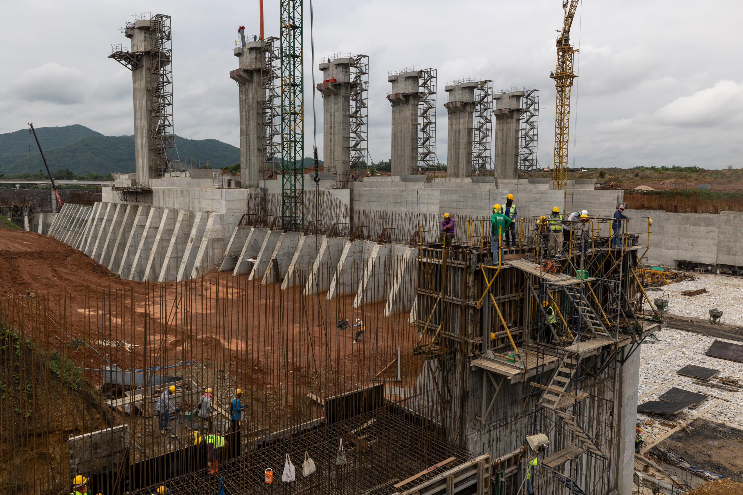 The Sri Song Rak sluice gate, under construction on the Loei River