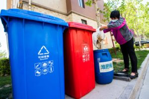 <p>山东青州市的一个居民区配置了用于堆肥的厨余垃圾桶。图片来源：Wang Jilin / Alamy</p>