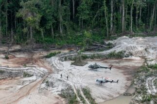 <p>Agentes do Ibama interditam área de mineração ilegal na Terra Indígena Munduruku, no Pará (Imagem: <a href="https://www.flickr.com/photos/ibamagov/42127291715/in/album-72157682274802094/">Vinícius Mendonça</a> / <a href="https://www.flickr.com/people/ibamagov/">Ibama</a>, <a href="https://creativecommons.org/licenses/by-sa/2.0/">CC BY-SA</a>)</p>