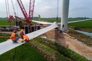 Workers prepare to lift a wind turbine in Huai 'an, East China's Jiangsu province