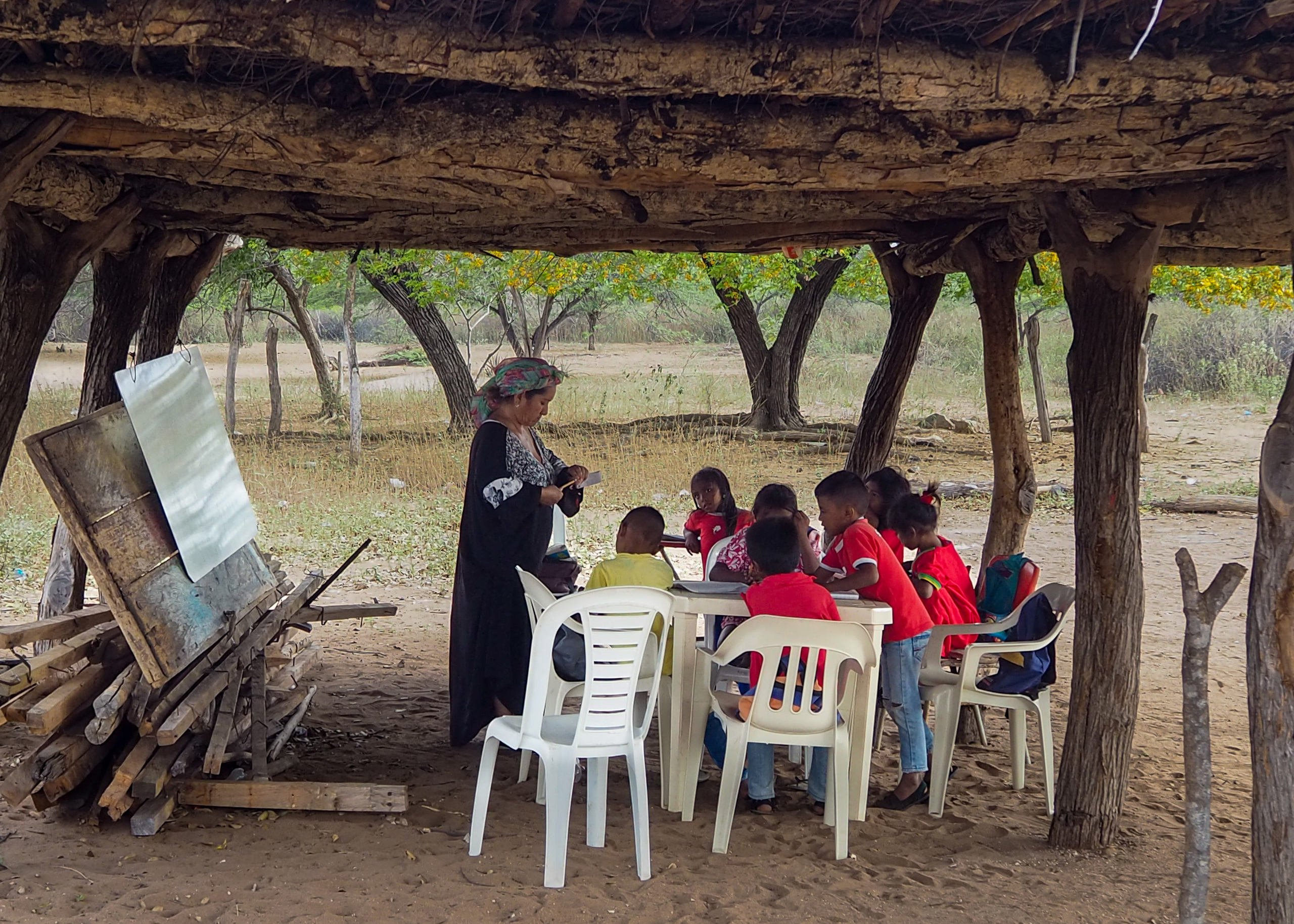 A Wayuu teacher with her students in a community in central La Guajira