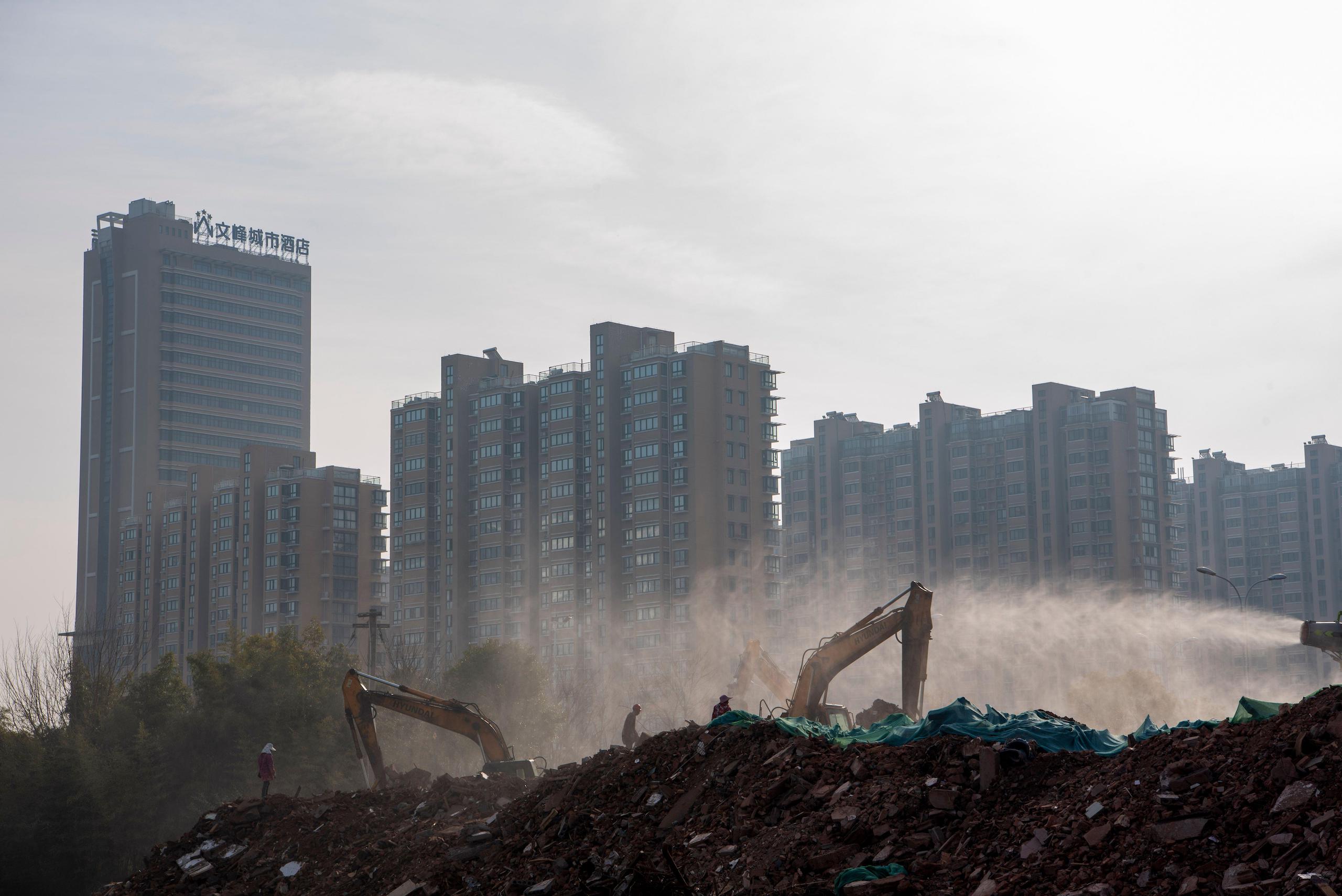 <p>2022年3月，江苏省海安市正在拆除旧建筑。在过去20年的大部分时间里，中国房地产经济的增长是通过拆旧建新来推动的，并由此产生了相当的碳排放。图片来源：Alamy</p>