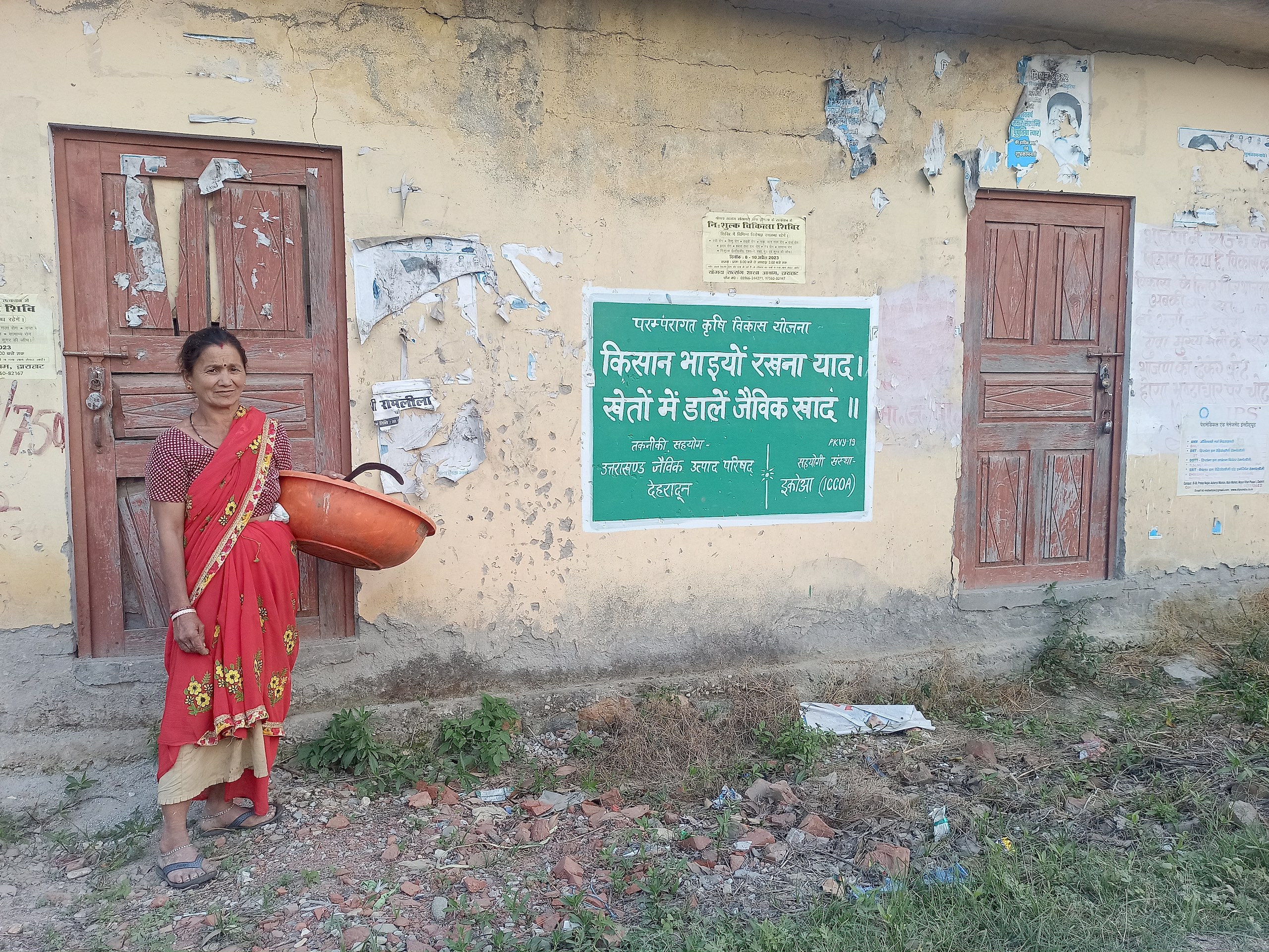 Although most farming in Uttarakhand is done by women this sign calls on "farmer brothers' to use organic fertilizers (Image: Swati Thapa)