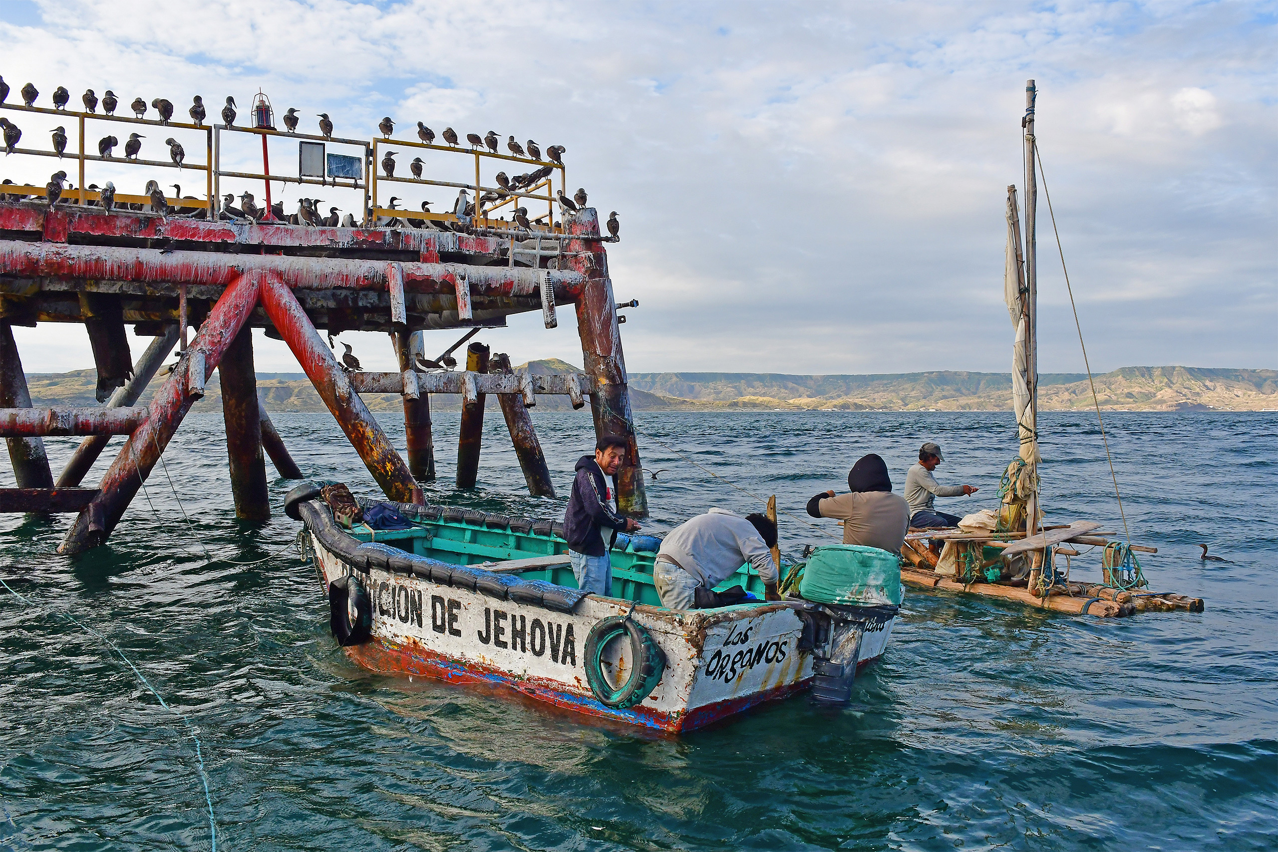 people in small fishing vessels near MX1