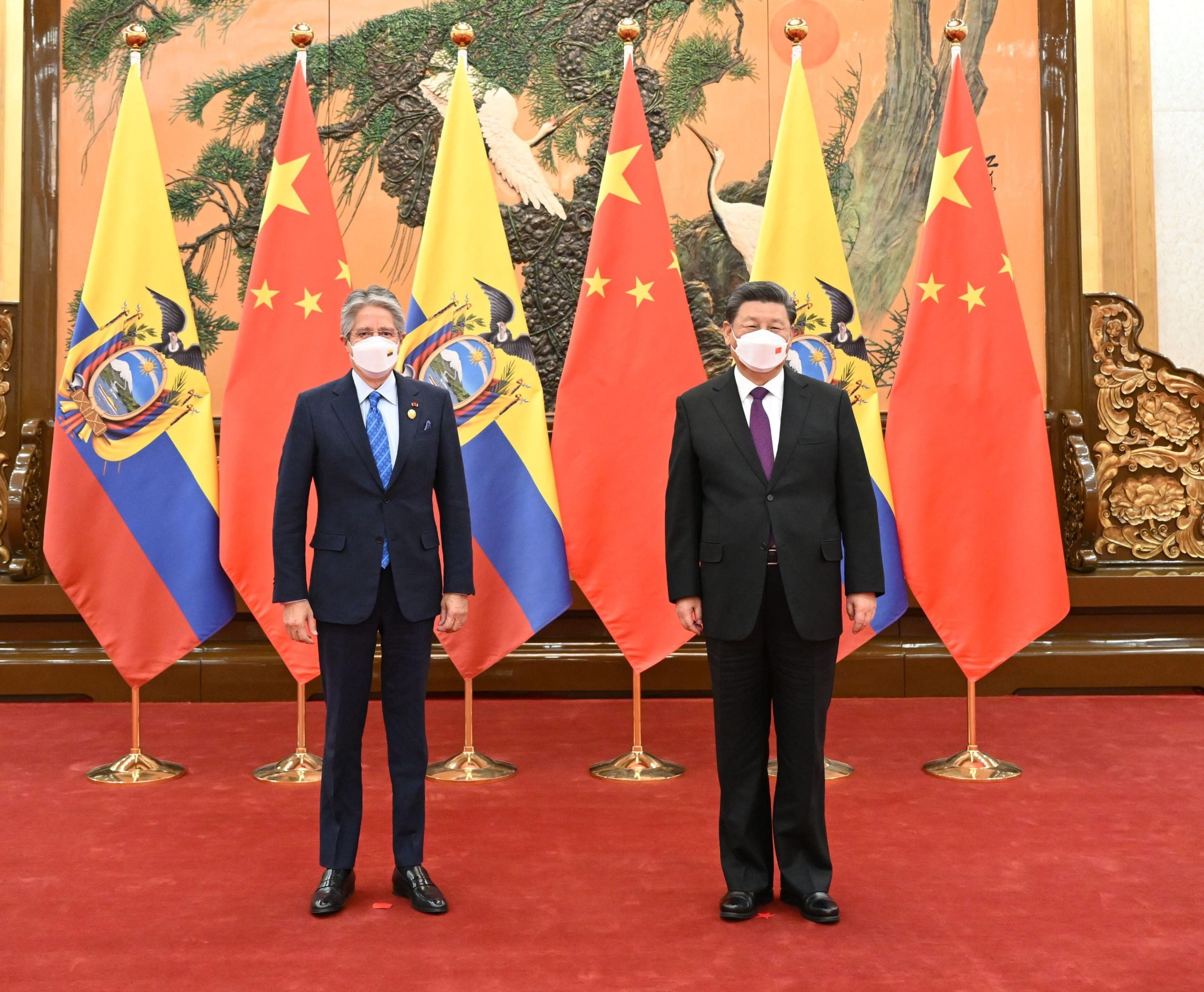 <p>Presidente chinês Xi Jinping em encontro com seu homólogo equatoriano Guillermo Lasso em Beijing, em fevereiro de 2022. Na última década, a China foi o parceiro comercial mais importante do Equador na exploração petrolífera na Amazônia — capítulo que pode estar chegando ao fim (Imagem: Alamy)</p>