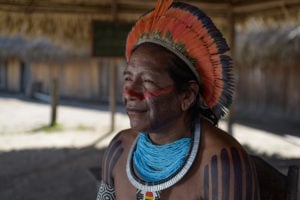 <p>Cacique Bepdjo Mekrãgnotire, líder indígena do povo Kayapó, luta contra mineração ilegal na Terra Indígena Baú, no Pará. Novo relatório da Global Witness constatou que, em 2022, um de cada cinco assassinatos de ambientalistas ocorreu na Amazônia (Imagem: Karina Iliescu / Global Witness)</p>