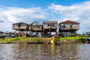 <p>Stilt houses on the bank of the Itaya river, in Belén, Iquitos, Peru. The river now overflows more regularly than has long been typical during the flood season, while it is becoming drier during the rest of the year. (Image: Karin Pezo / Alamy)</p>