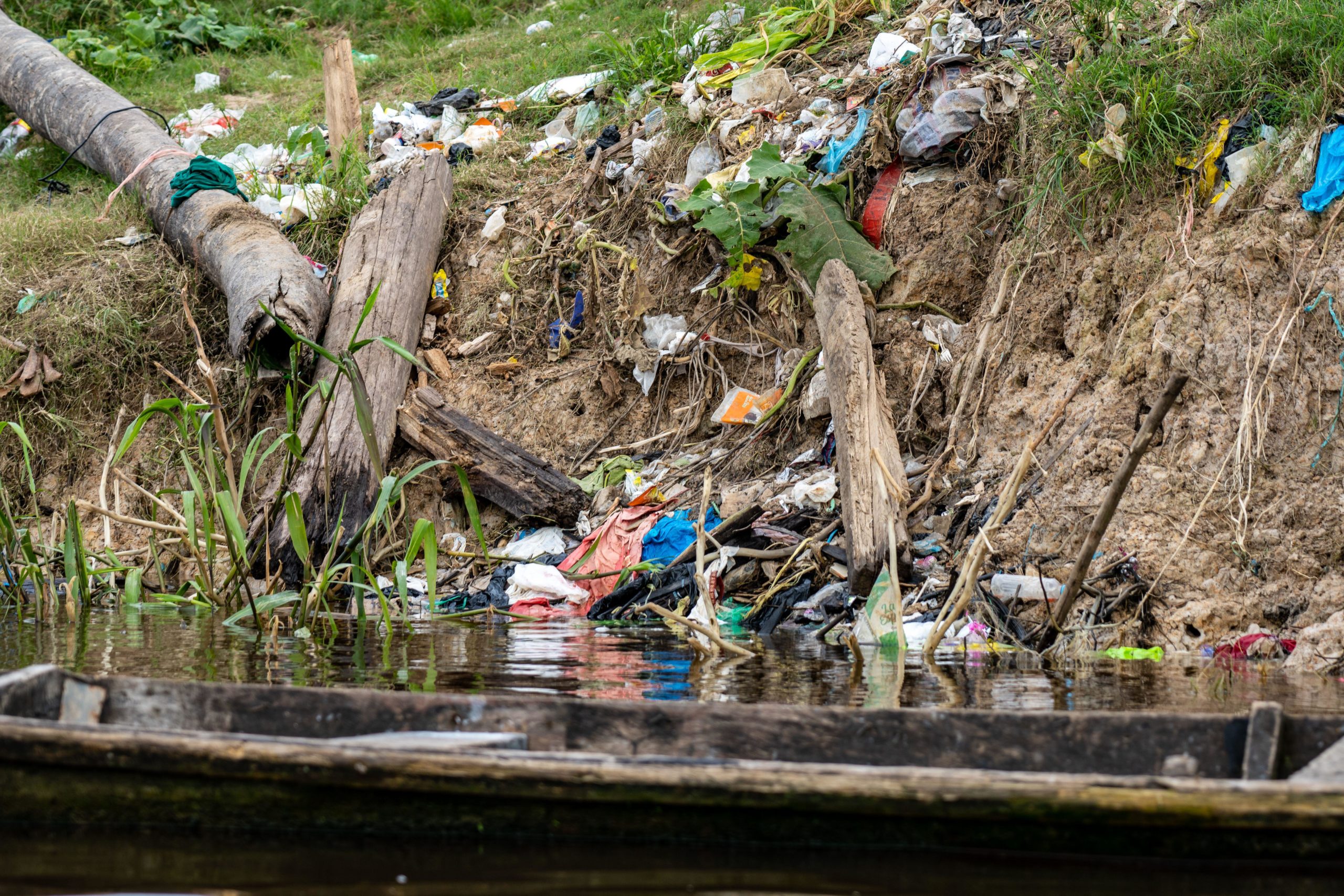 Margens poluídas do bairro de Belén