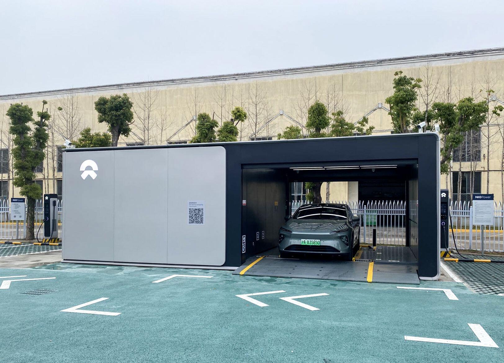 Electric car battery swapping station